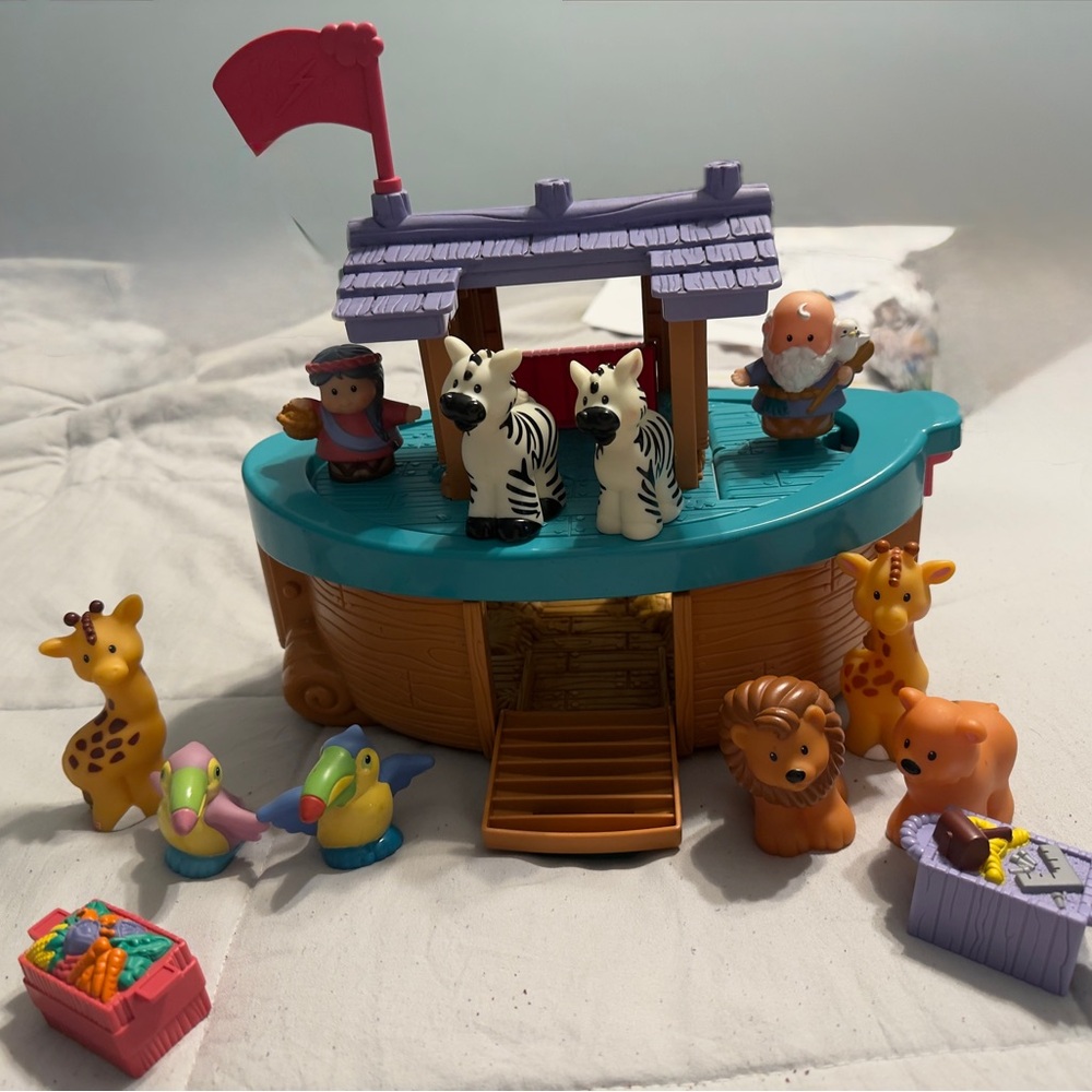 Vintage Fisher Price little people Colorful Animal Ark Playset